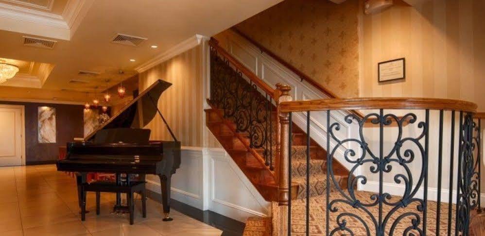 American Hotel Фрийхолд Екстериор снимка